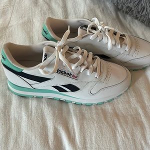 womens sneakers